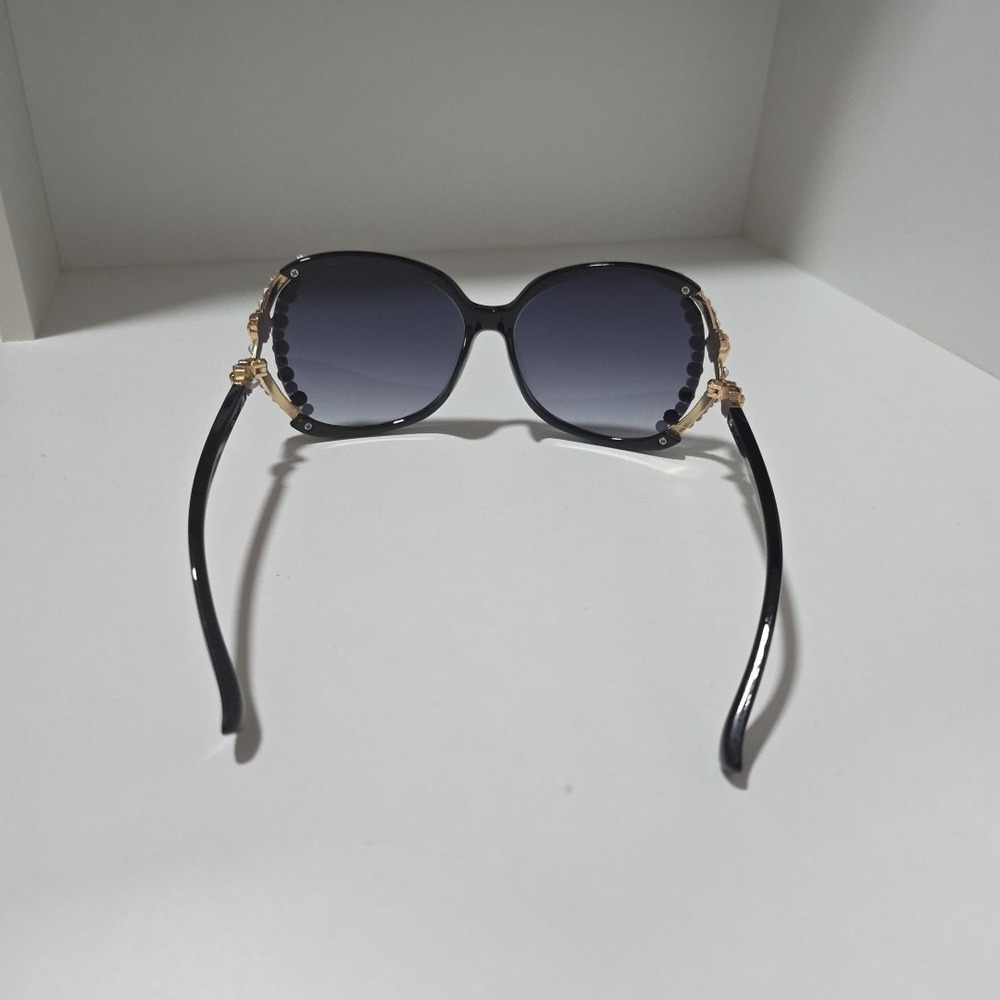 Oversized Black Rhinestone Sunglasses‎ with Gold Rose Side Detail – Glam Fashion - Picture 4 of 10
